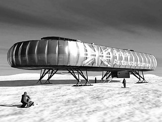 11──同、コンペ案3 （油圧式の足を利用した歩く建物） 引用出典＝British Antarctic Survey“Proposed Construction and Operation of Halley VI Research Station, Brunt Ice Shelf, Antarctica−Draft Comprehensive Environmental Evaluation (CEE)”February 2005
