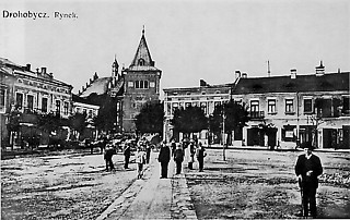 11──ドロホビチの市場広場、年代不詳
