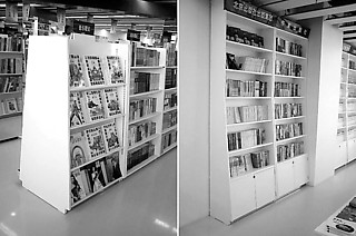 1──完成した書棚、一般の書棚は1.5mまで高さをおさえて店内の見通しを確保した（左）。壁沿いの書棚は3m高（右）。