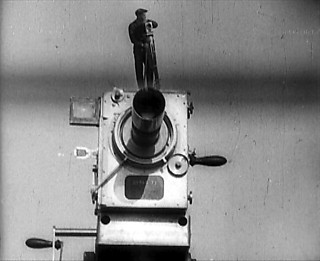 3──ジガ・ヴェルトフ『カメラを持った男』 出典＝『MICHAEL NYMAN'S MAN WITH A MOVIE CAMERA』 （Asmik、2004）