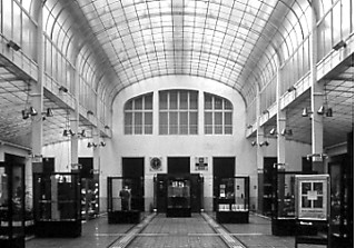 3──オットー・ワグナー 《ウィーン郵便貯金局》（1904─06） 筆者撮影