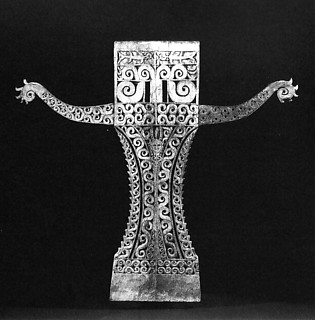 10──タンニバルの住宅の祭壇に飾られた先祖の像 引用出典＝『生きている住まい』