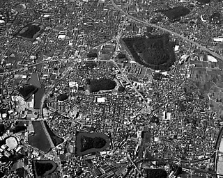 1──大阪古市古墳群と現代都市 出典＝『空から見た古墳』（学生社、2000）