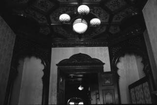 12──J・コンドル、司法研修所の イスラム風室内装飾、1896 筆者撮影