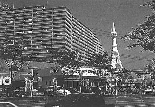 17───ニュ─タウンと大平和祈念塔（1970）