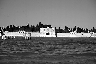 36. サン・ミケーリ島 ヴェネツィアに浮かぶ「死の島」。糸杉の生える墓地だけの島である。