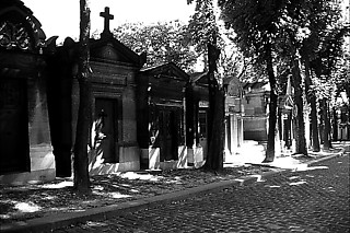 73. パリのペール・ラシェーズ墓地 （フランス） ここは、さながら墓の博覧会場である。