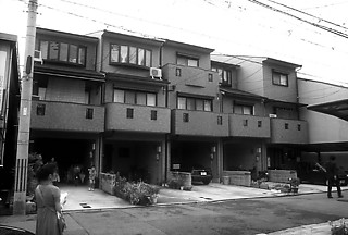 43──京都の群住宅。深すぎる敷地を持て余す