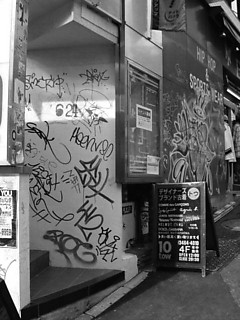 7──渋谷におけるタグの増殖 2 筆者撮影（2004年8月、東京都渋谷区宇田川町）