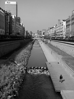 11──凹型の川が南北の街区を断絶させている 筆者撮影