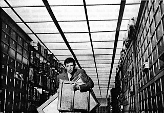 9──オーソン・ウェルズ監督『審判』（1962年）の1シーン 廃屋と化したオルセー駅へと続く煉獄の迷宮を、アンソニー・ パーキンスがさまよう