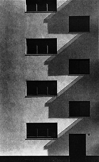 ヴェルナー・マンツ、アパートメント（ケルン）、1928年 （『The Architectural Photography of Julius』より）