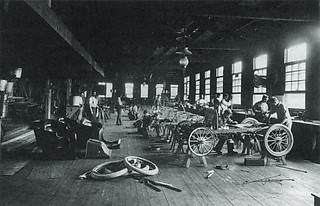 1──ライン生産以前のフォードの組み立て工場 （Terry Smith, Making the Modernより）