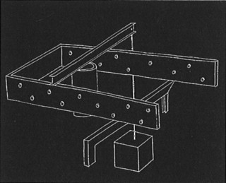 6──ボルドーの構造スケッチ 引用出典＝O.M.A./Rem Koolhaas, Living Vivre Leben OMA Rem Koolhaas, Birkhauser, 1998. ボルドーの住宅、構造スケッチ。階段室のコアに乗る鉄骨梁は天秤の竿として、3階部分の2枚のコンクリ一ト壁梁を吊っているが、支点（コア）が一方の壁梁側へ寄っているのでバランスが崩れている。これのバランスをとるために鉄骨梁を延長してその先端にさらに荷重が加えられた。これが中庭に埋められたカウンターウエイトである。