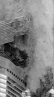 3──世界貿易センタービルの崩壊 出典＝『サンデー毎日』（9月30日号）